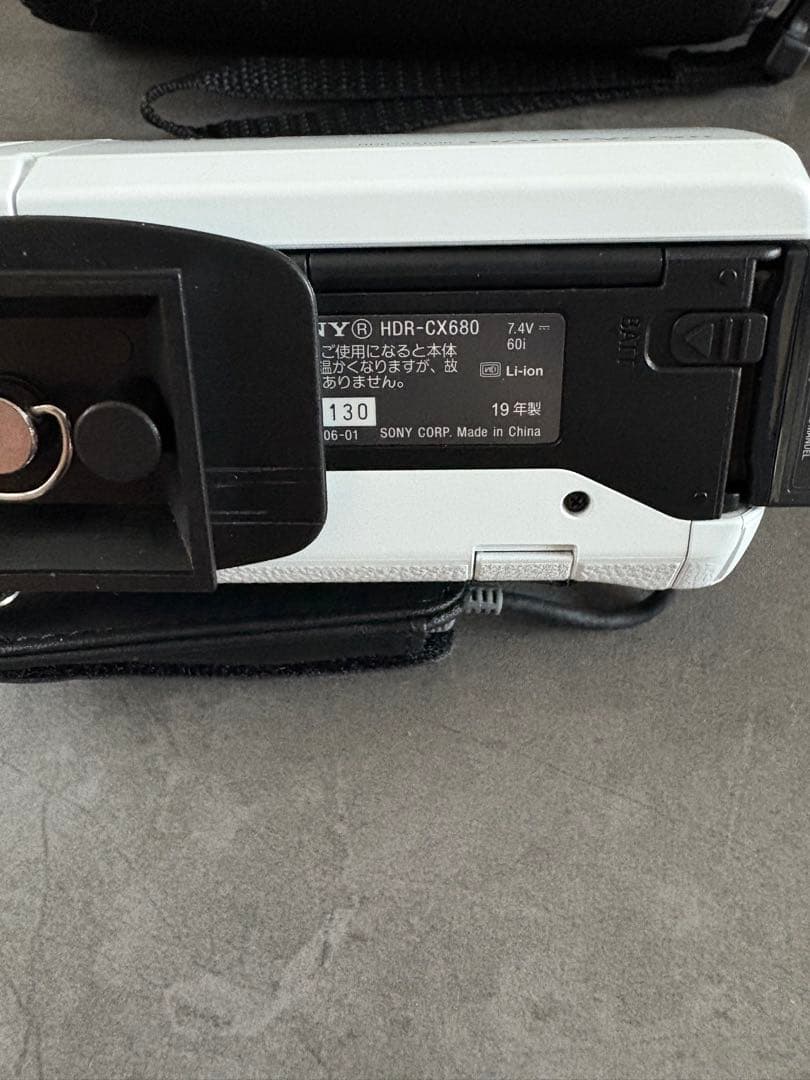【超美品】SONY HDR-CX680 ビデオカメラ 本体　三脚付き
