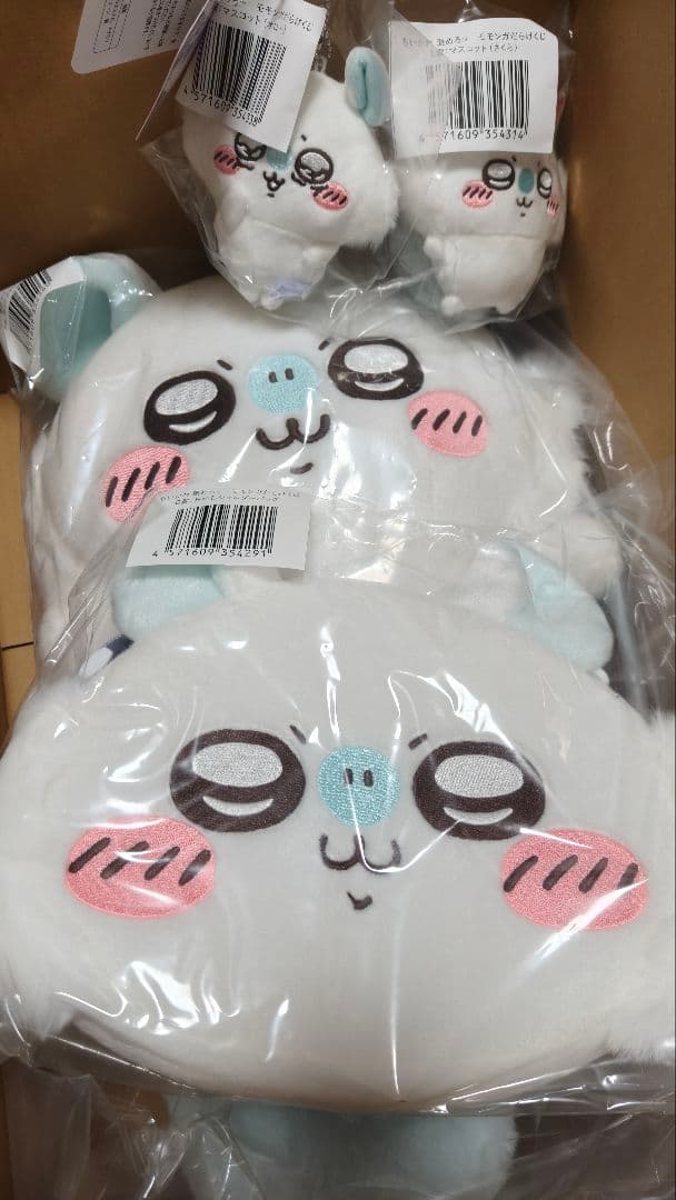 新品〜未使用(一部付属品なし)飛び立つモモンガ、ハチワレ、サンリオコラボ