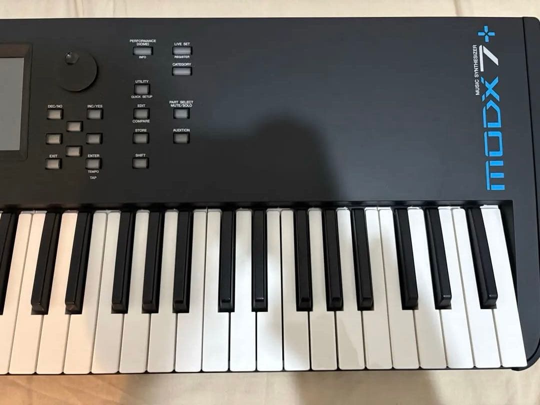 Yamaha MODX7＋ シンセサイザー