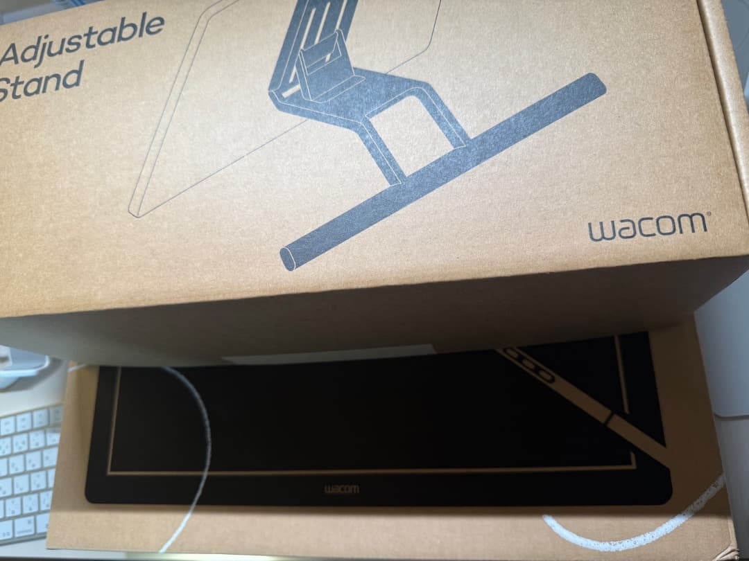 新型 Cintiq 16 (DTK168) + Adjustable Stand