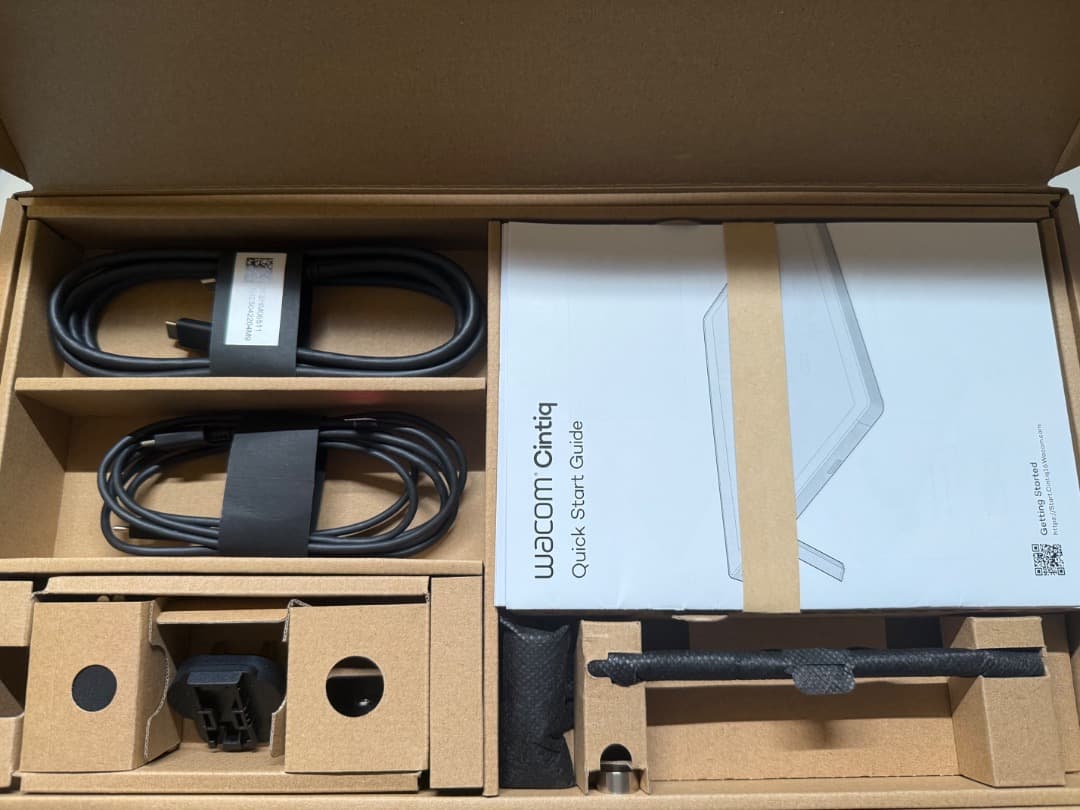 新型 Cintiq 16 (DTK168) + Adjustable Stand