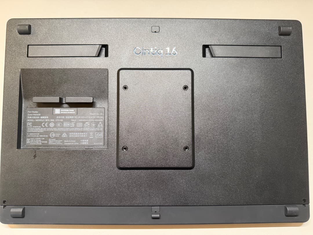 新型 Cintiq 16 (DTK168) + Adjustable Stand