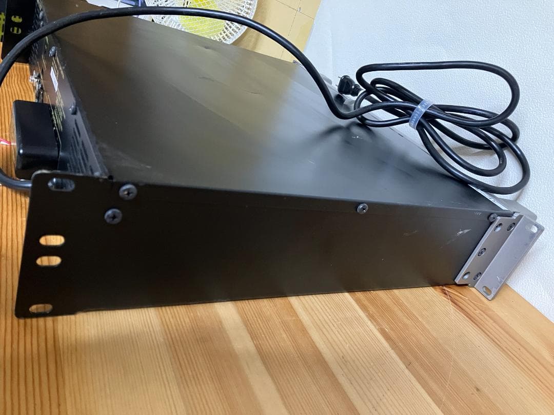 YAMAHA P1000S プロ用パワーアンプ