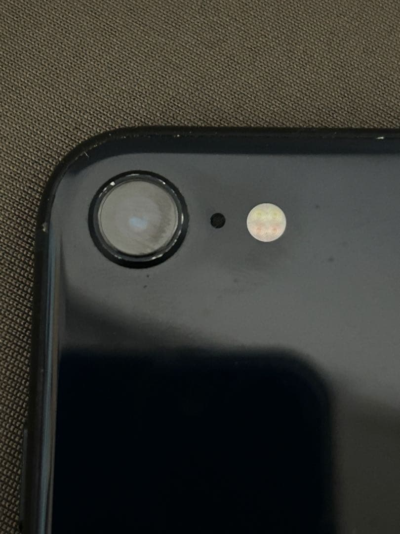 ぶ*ー様 【美品】iPhone SE3 64GB SIMフリー ケース付 バッテ