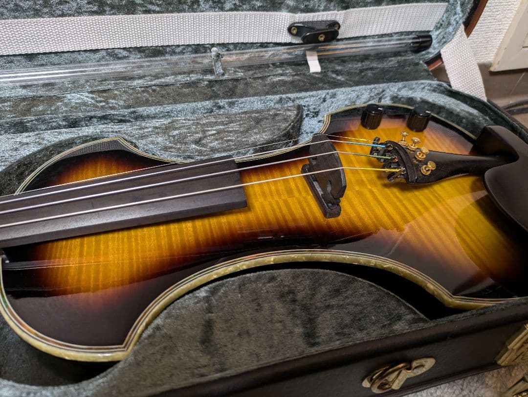 弦楽器 Fender FV-3