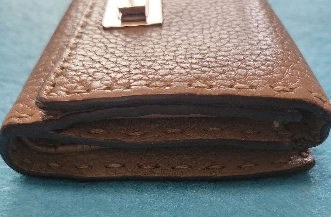 FENDI 二つ折り財布 レザー　ピーカブー