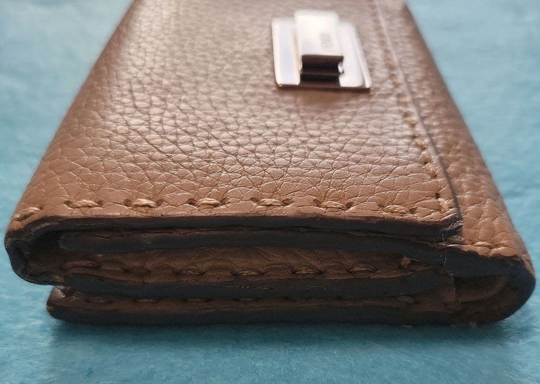 FENDI 二つ折り財布 レザー　ピーカブー