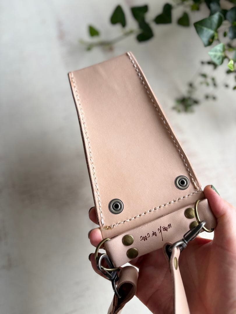 vivi ヌメ革ナチュラル、ハラコカウのコンパクトシザーケースと皮袋付き