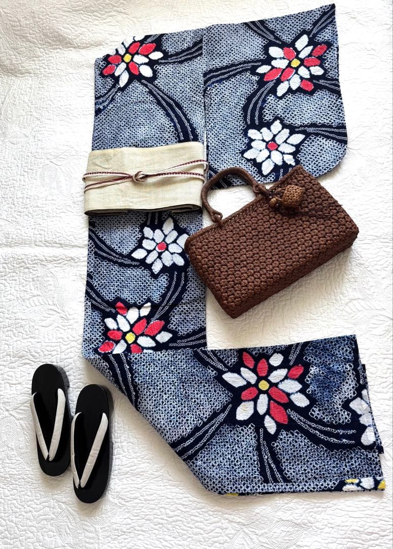 粋な大人の浴衣 ◆ 有松絞り 舞花文 モダンな柄いき