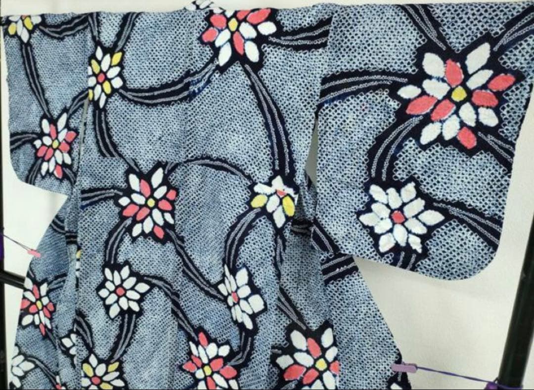 粋な大人の浴衣 ◆ 有松絞り 舞花文 モダンな柄いき