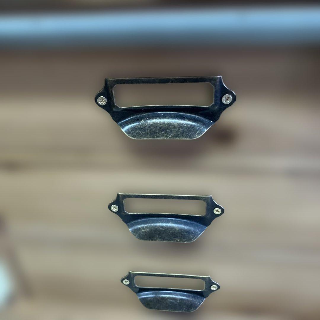 アンティークなガラス扉のキャビネット6ドロワー ミントグリーン木製キャビネット