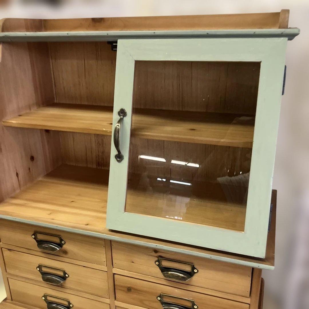 アンティークなガラス扉のキャビネット6ドロワー ミントグリーン木製キャビネット