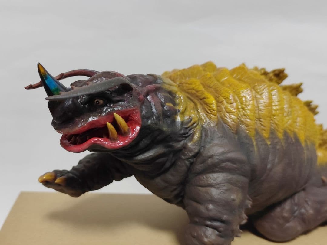 ビリケン商会「ネロンガ」リアルモデルキットシリーズ完成品　角透明化