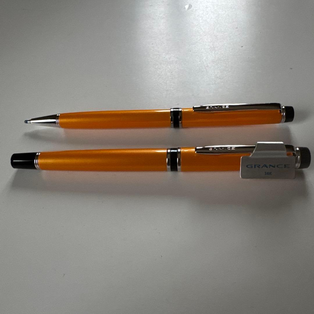 パイロット　2010年限定万年筆　Ｍニブ　中字　ボールペン　グランセ　やまぶき