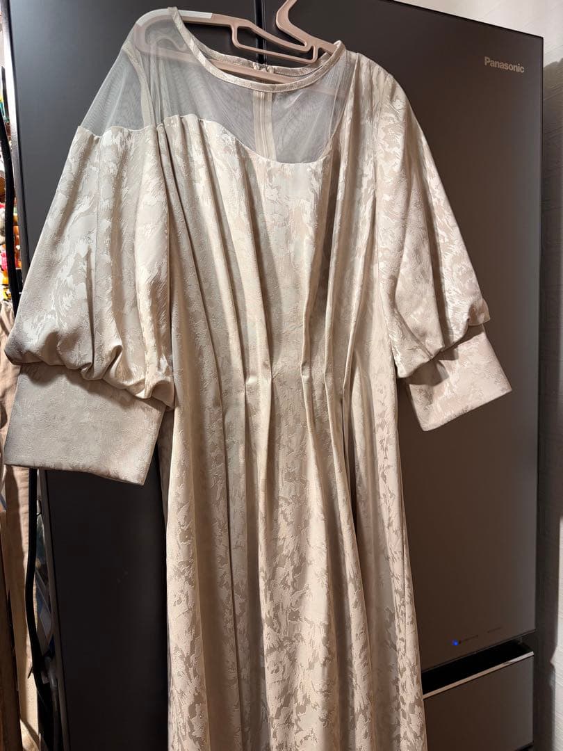 Meandering waist tuck flare dress ベージュ