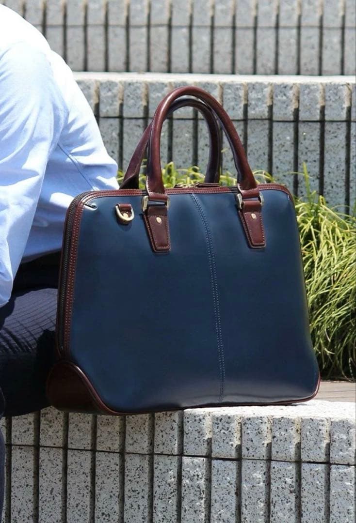 【新品未使用】GOLDMENレザービジネスバッグ .A4 B4 PC.自立底鋲