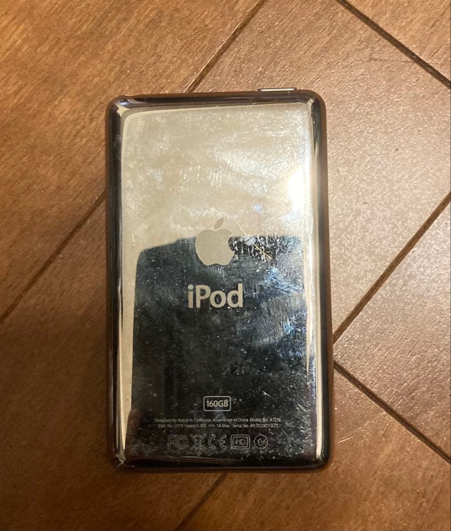 Apple iPod Classic 160GB USBケーブル、ケース付