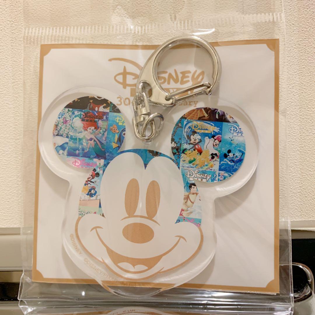 【新品】ディズニーファン30周年記念　限定アクリルキーホルダー