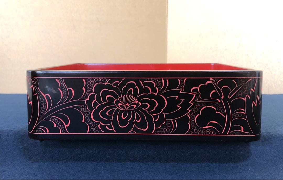 《レ》輪島塗 牡丹彫 四段重 替蓋付 木製漆器 木箱　251119え4