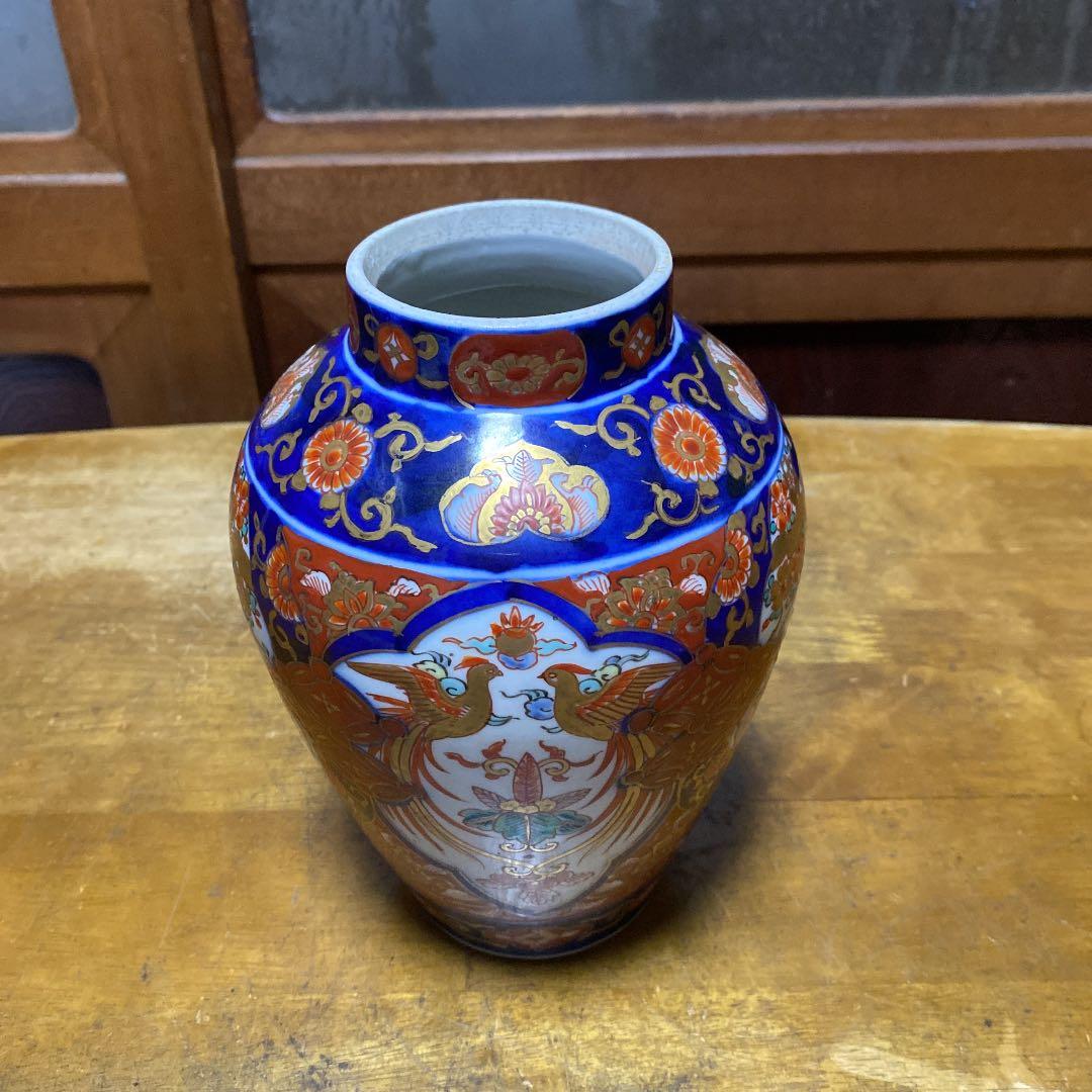 里帰り伊万里鎮香壷