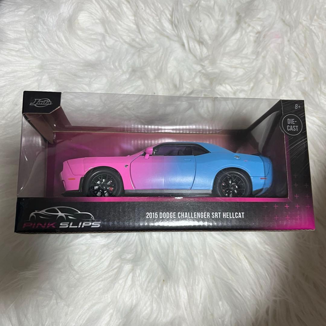 【日本未発売】PINK SLIPS ダッジチャレンジャー 1:24