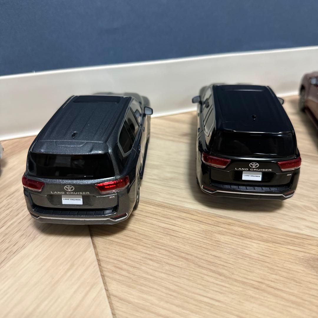 新型ランドクルーザー 300 色見本　ミニカー