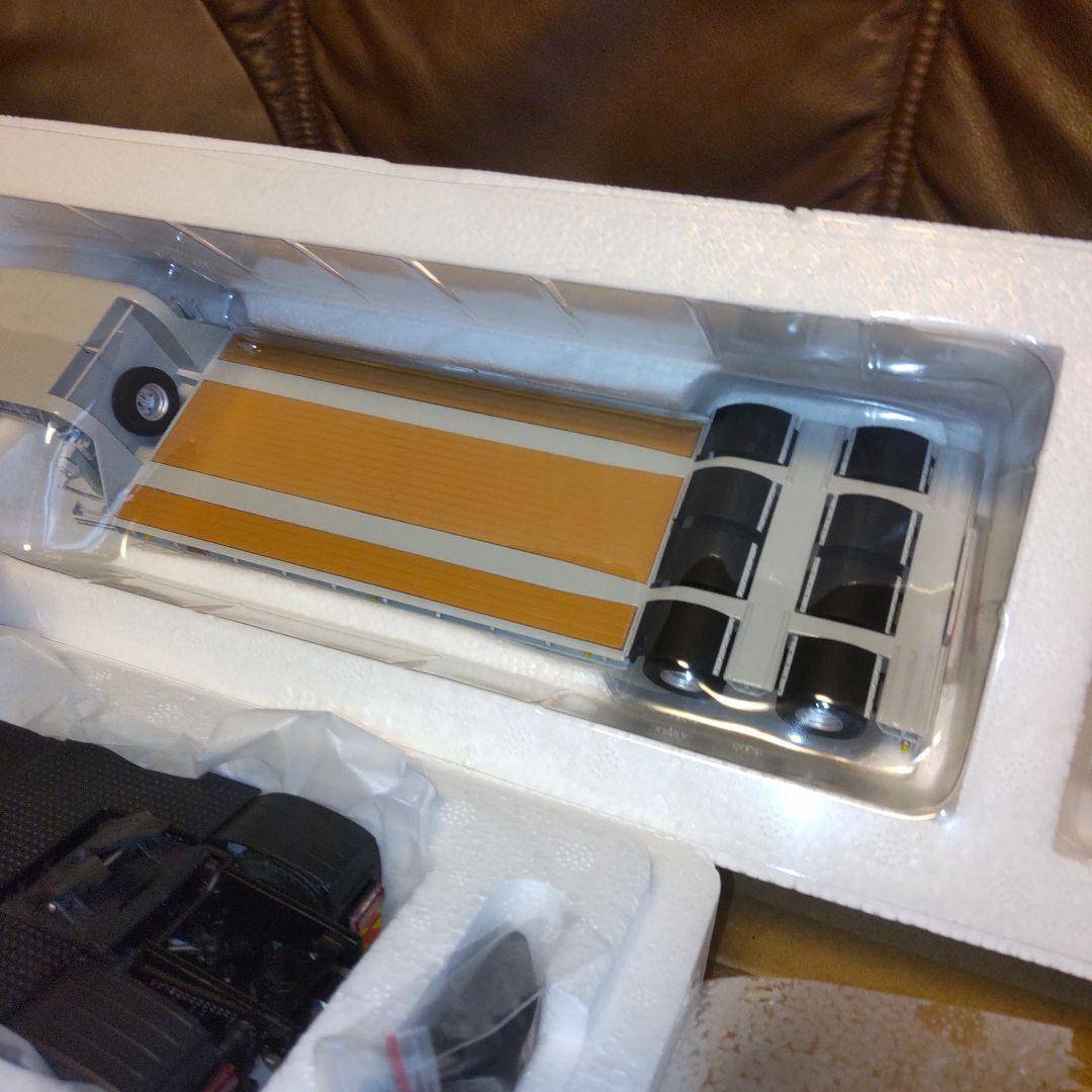 UDトラックスクオン クオン中底床重量物運搬トレーラーセット　　1/43