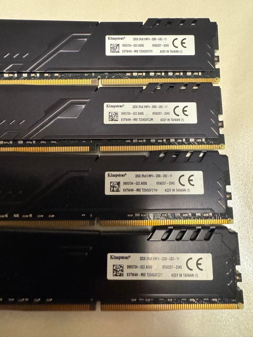 メモリー 32GB 2RX8 XMP4-3200-UB2 4枚セット