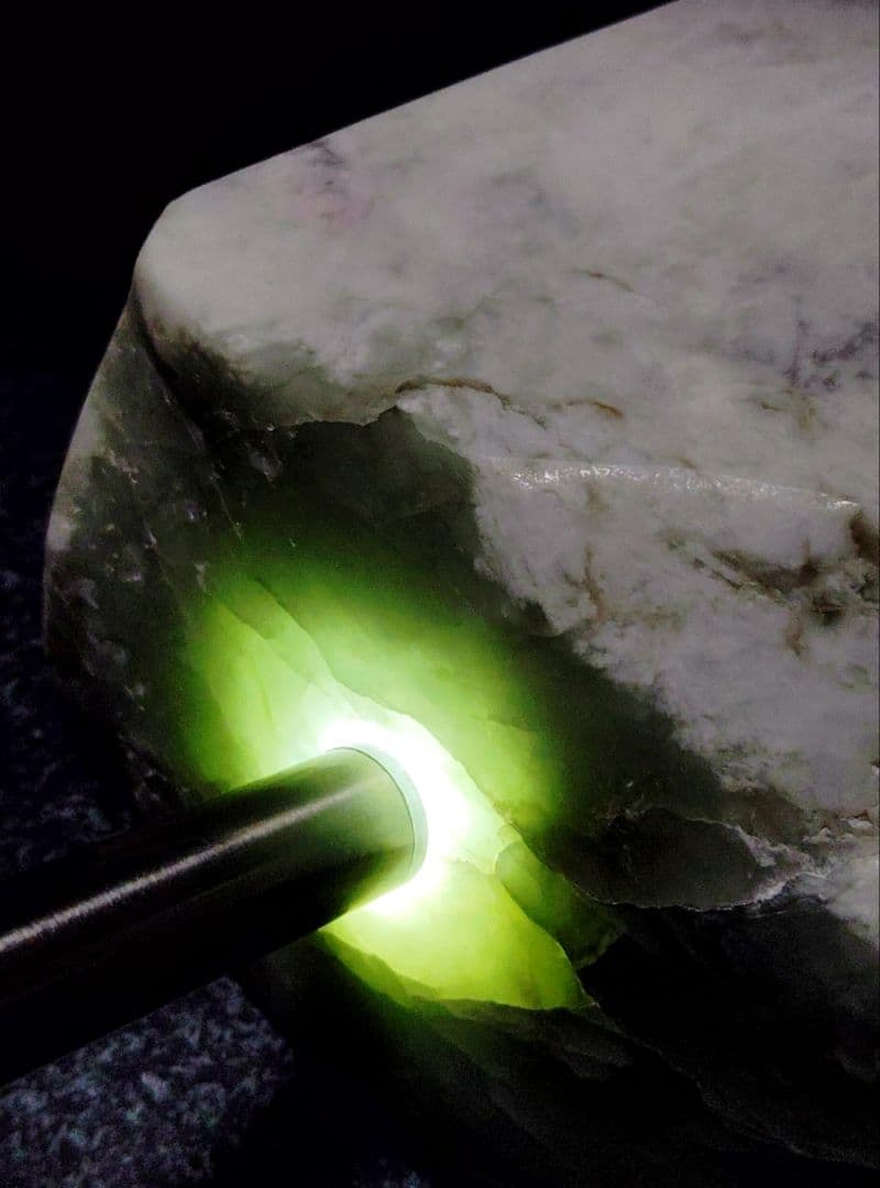 ★翡翠原石★糸魚川硬玉【姫川・6色翡翠・磨き2kg】