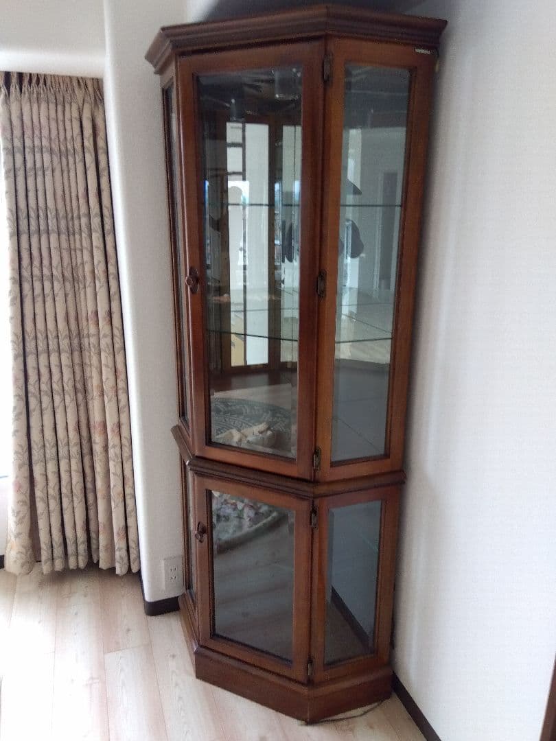 p*o様 karimoku カリモク キュリオケース コーナーキャビネット 飾り