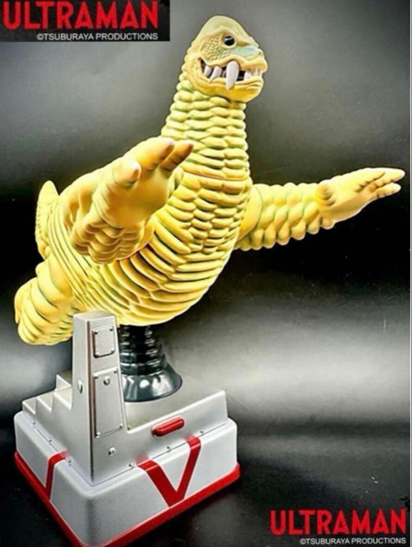 デパートの屋上にいたレッドキング　ソフビ