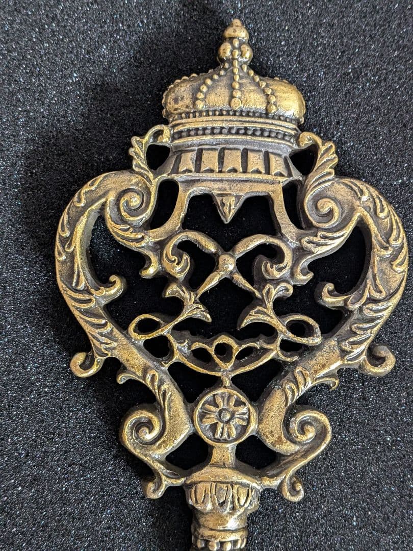 新品ベルサイユ宮殿の王室礼拝堂の鍵レプリカ　箱　ペーパーウエイト　美術館グッズ