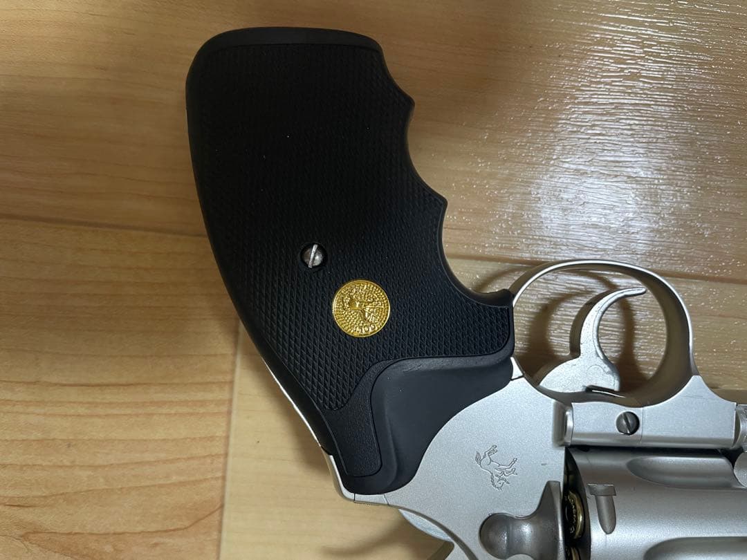 コルト パイソン 357マグナム　ガスリボルバー 6インチ