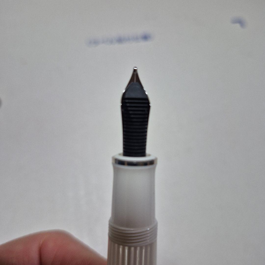 Pelikan 万年筆 M605 M ホワイトストライプ