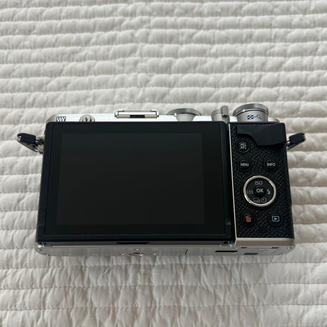 【極美品】OLYMPUS PEN E-P7 14-42mm EZ レンズキット