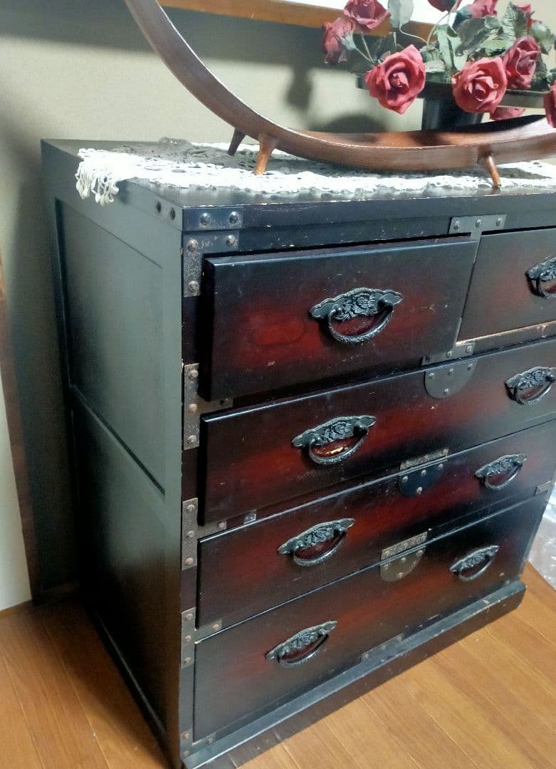 レトロ 骨董品 民芸調 モダン和箪笥　民芸家具 伝統的な木製 箪笥