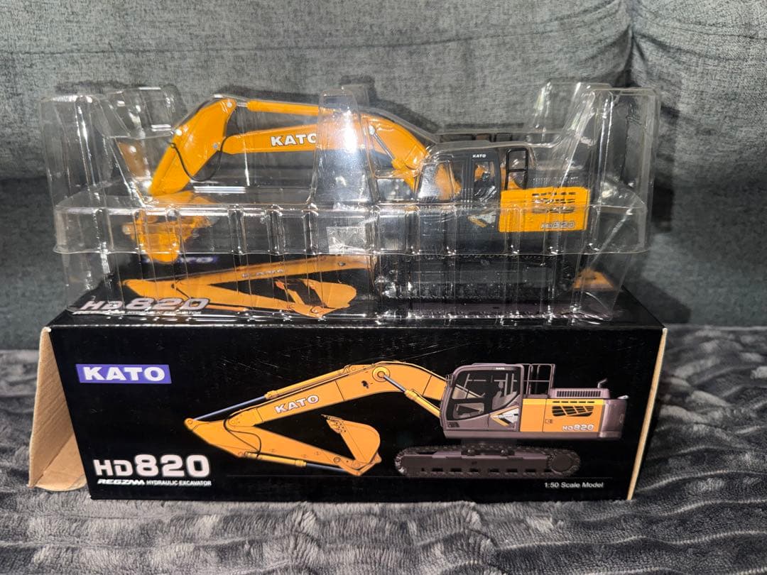 建設模型　KATO HD820 REGZMA油圧ショベル 1/50スケール