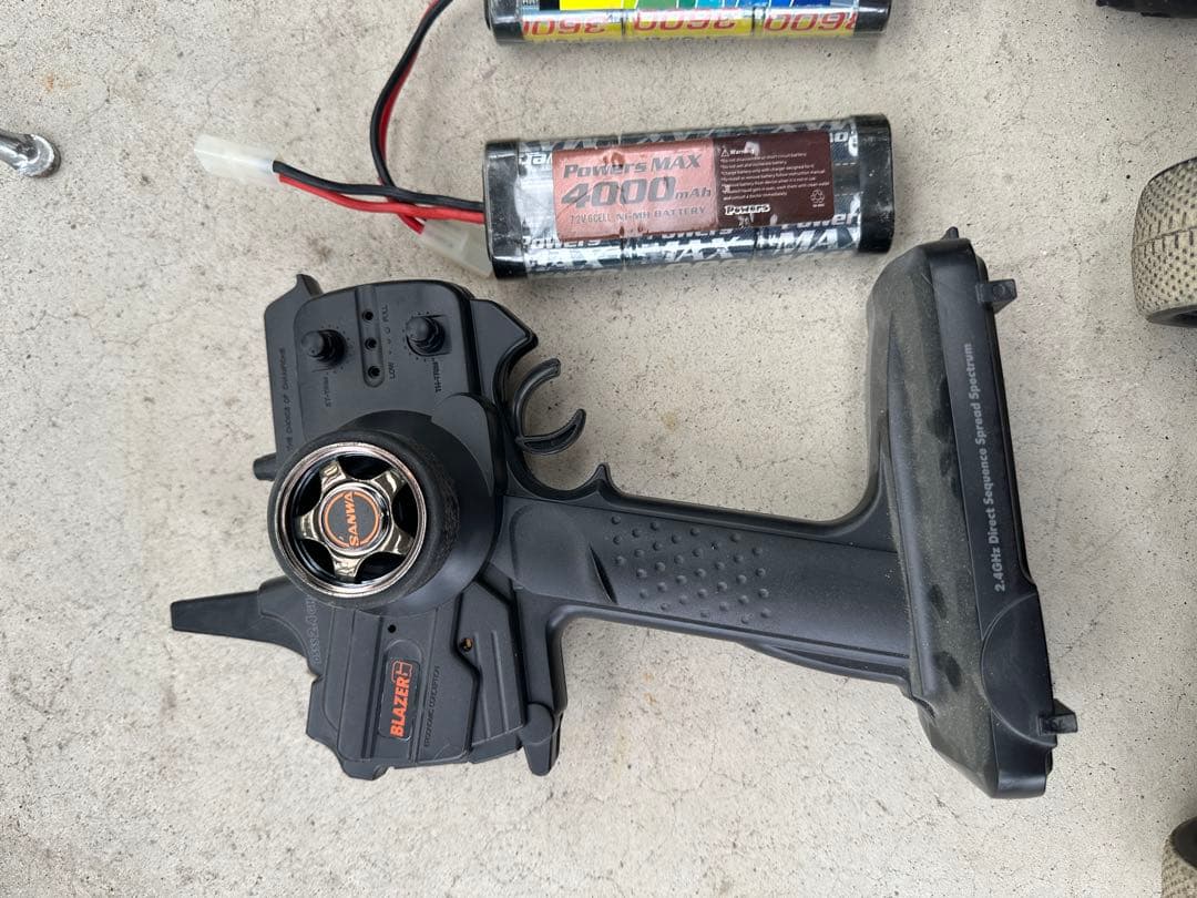 オフロードトラックラジコンカー　2台（タミヤ　他）　ジャンク品