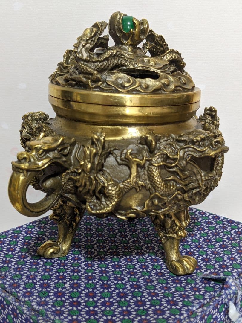 ♦中国 大明宣徳年製 蝋型細密 翡翠玉 龍文様 三足香炉 銅製 置物飾り 骨董品