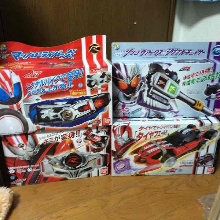 仮面ライダー ベルトとフィギュア