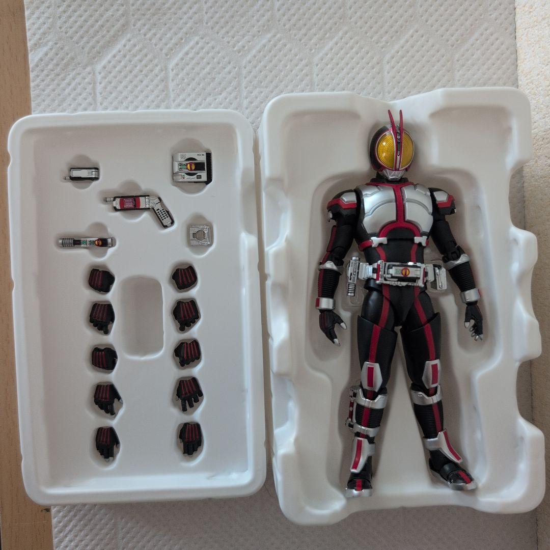 専用 S.H.フィギュアーツ 真骨彫 仮面ライダーファイズ&オートバジン