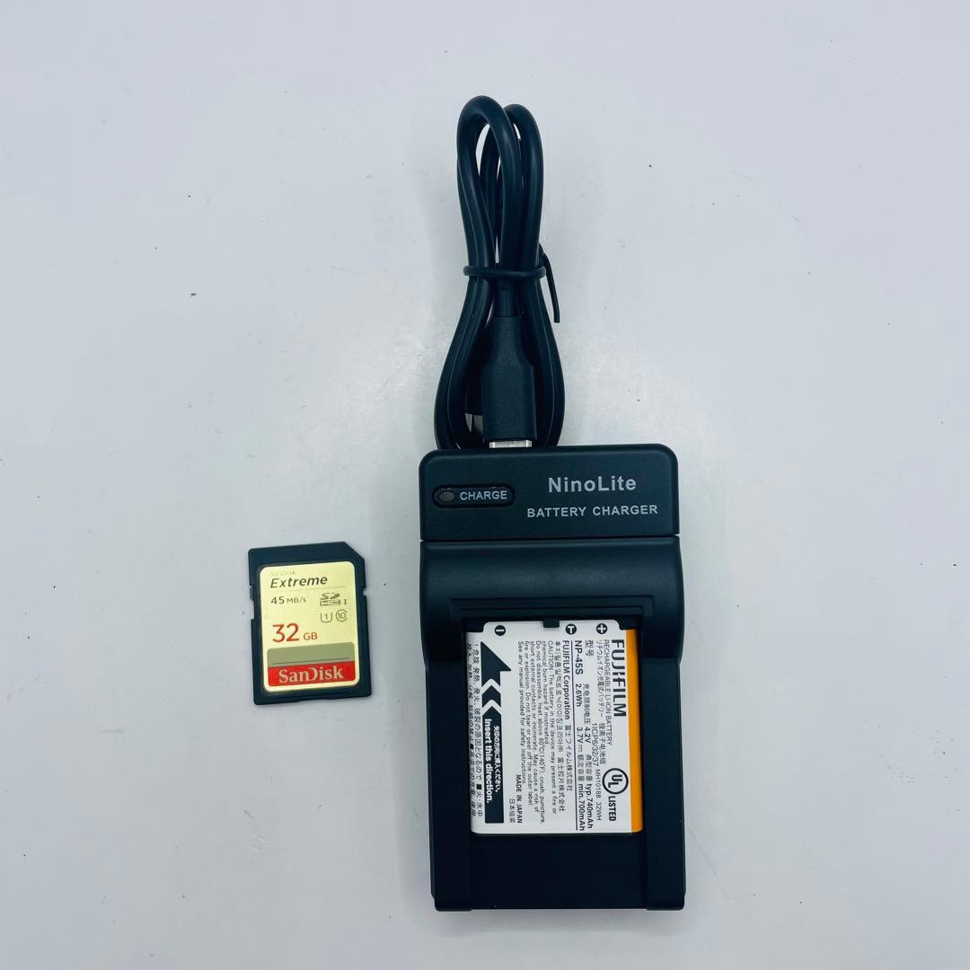 美品　FUJIFILM FinePix XP120 防水カメラ デジカメ