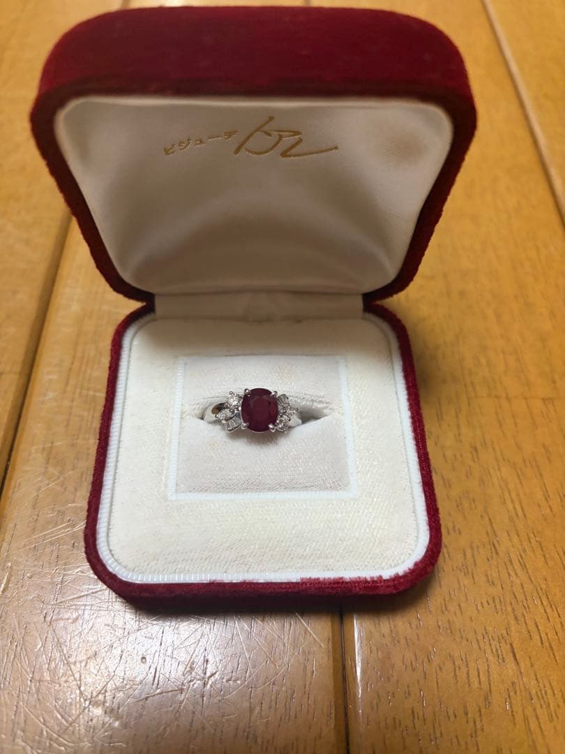 ルビー色 ストーン付きリング pt900