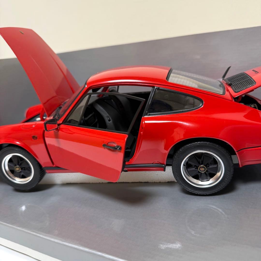1/12 ポルシェ　911　カレラ　 3.2 クーペ　レッド　ドア開閉