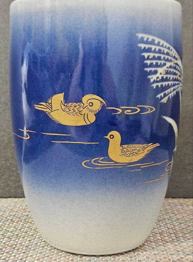 石川県無形文化財保持者　日展特選作家 吉田荘八 作　色絵　水辺の詩　花生　花入れ