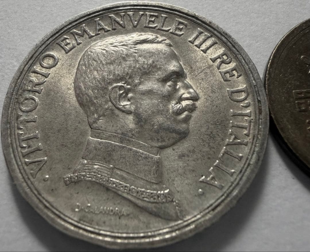 招*@様 1914年 イタリア2リラ 銀貨　　　ヴィットリオ・エマヌエーレ3世