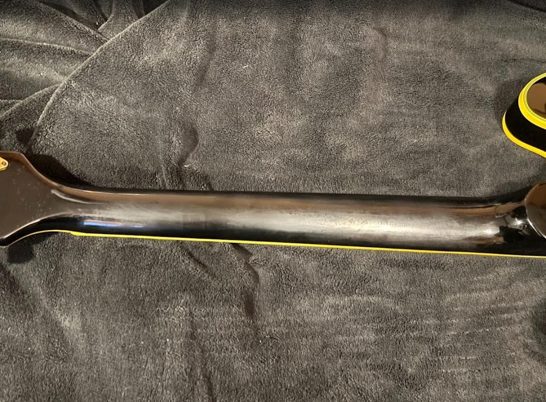 ノーブランド　ES335タイプセミホロウ（ｆホール無し）ギター傷多め・不具合無し