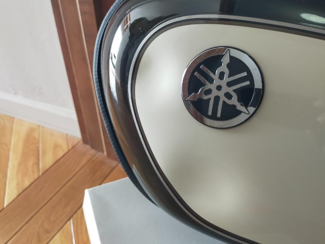 Yamaha ヤマハ　sr400 500タンク ブラック/ホワイト