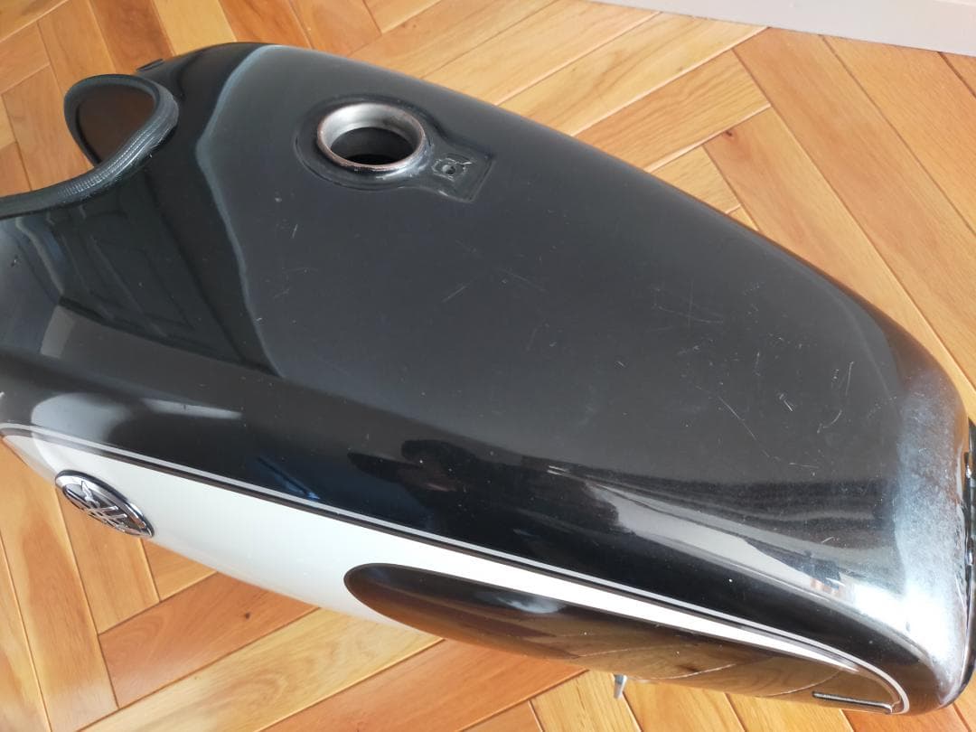 Yamaha ヤマハ　sr400 500タンク ブラック/ホワイト