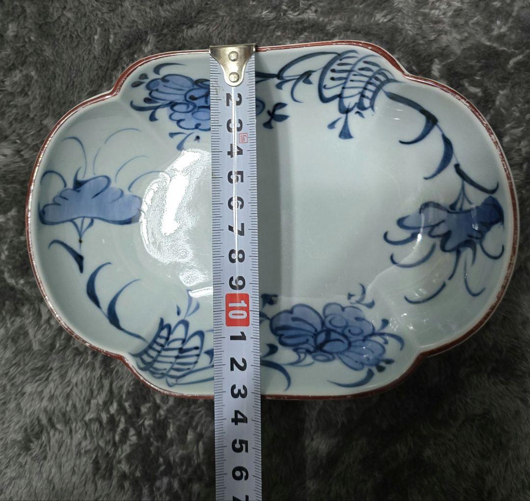 古伊万里の伊万里焼の染め付けがあり美しいお皿です